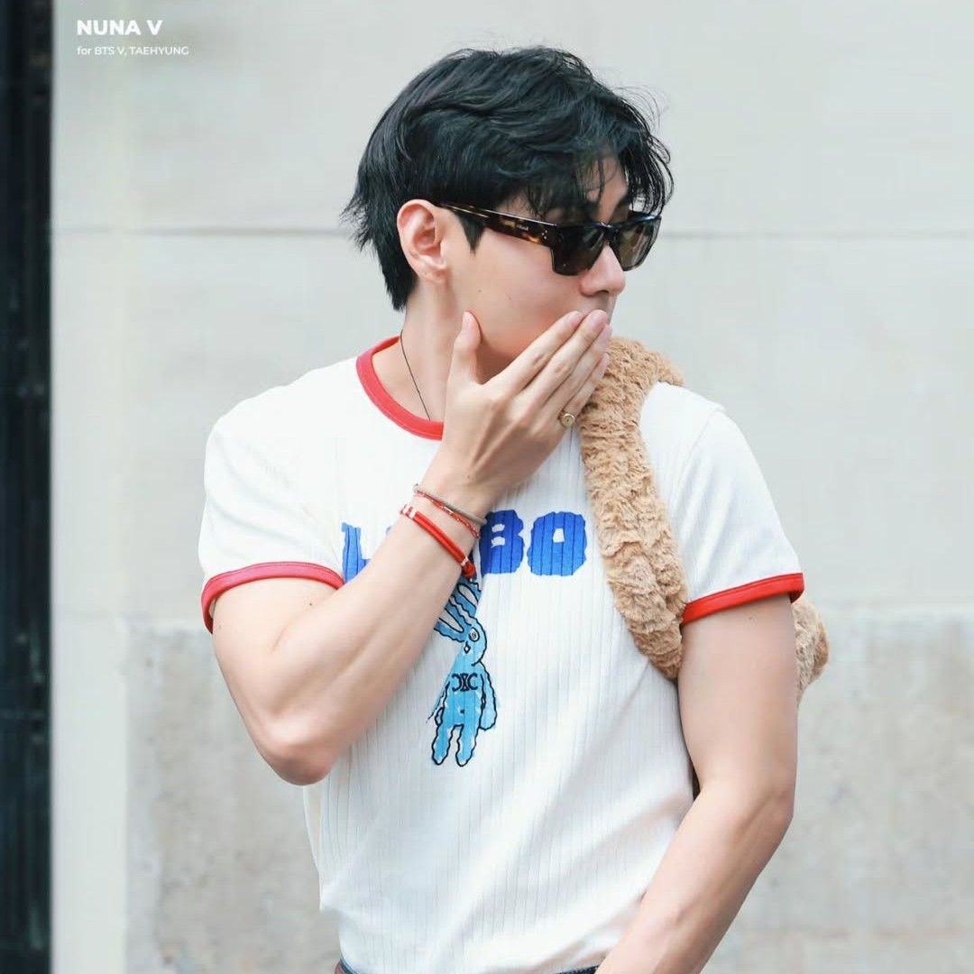 A moment captured by V (BTS)'s fan