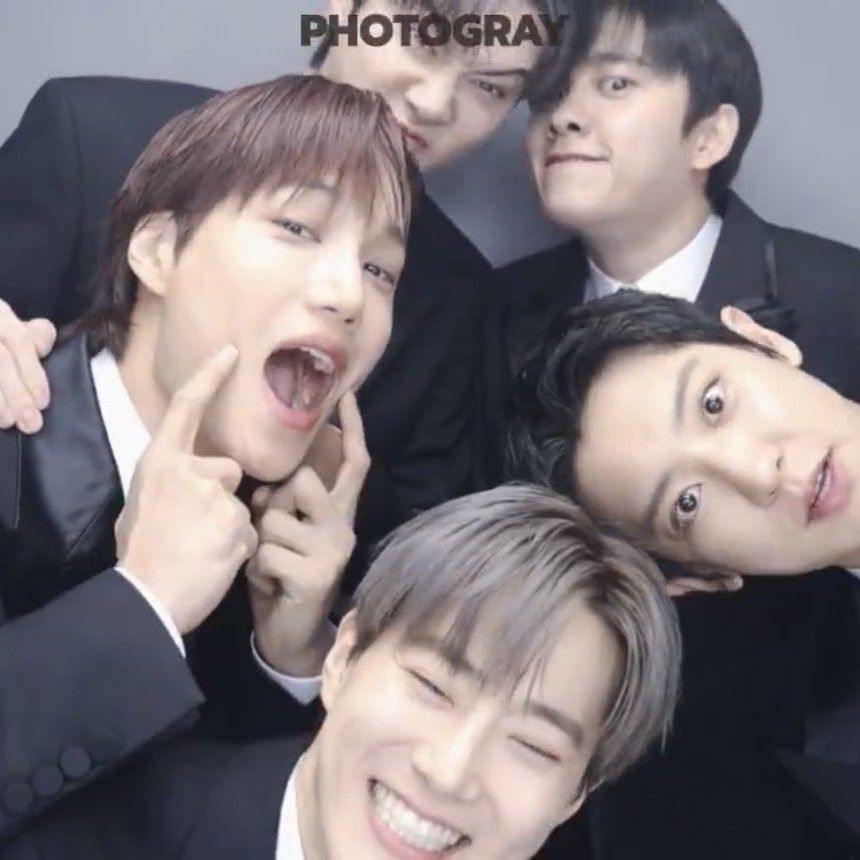 Foto aktivitas terbaru EXO