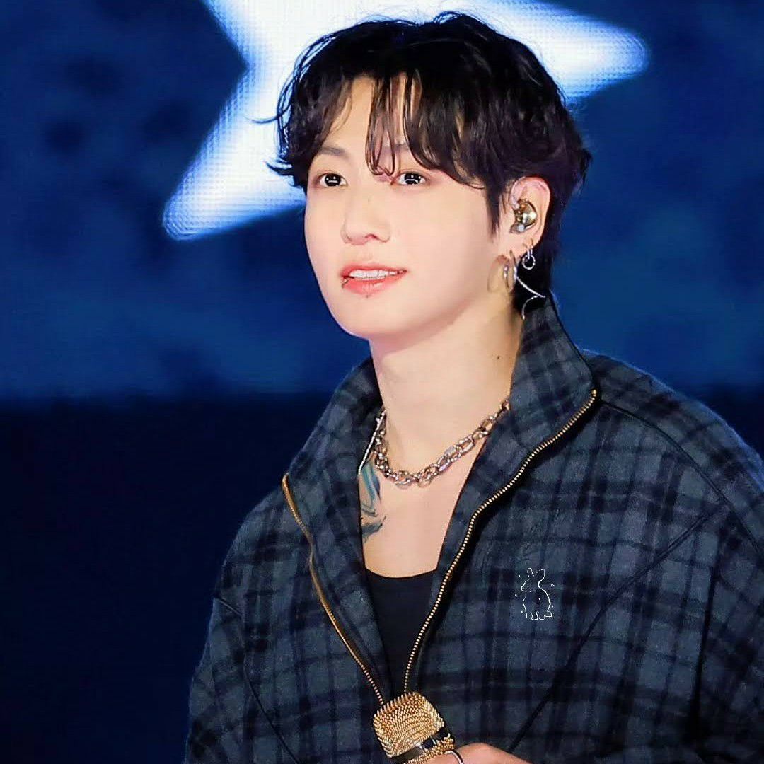 Foto aktivitas terbaru Jungkook (BTS)