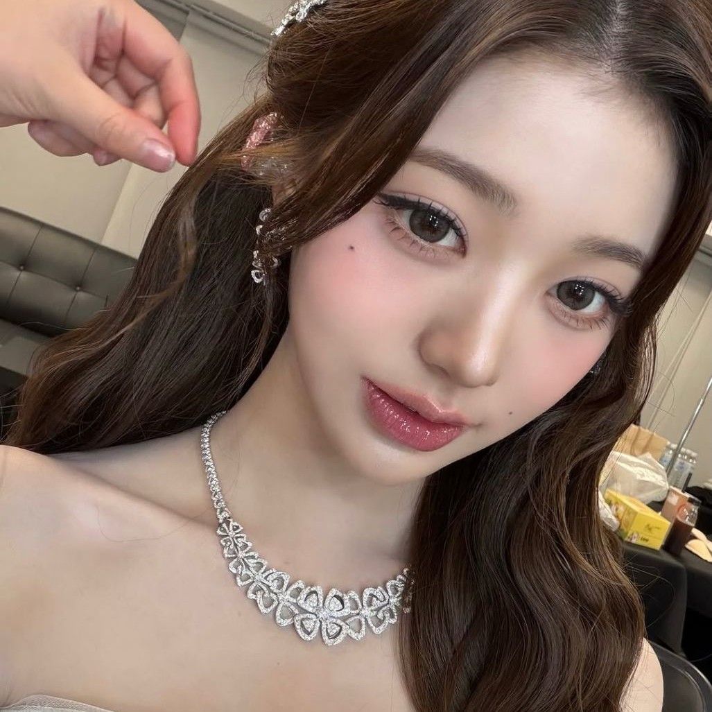 チャン・ウォニョン (IVE)の舞台裏ショット