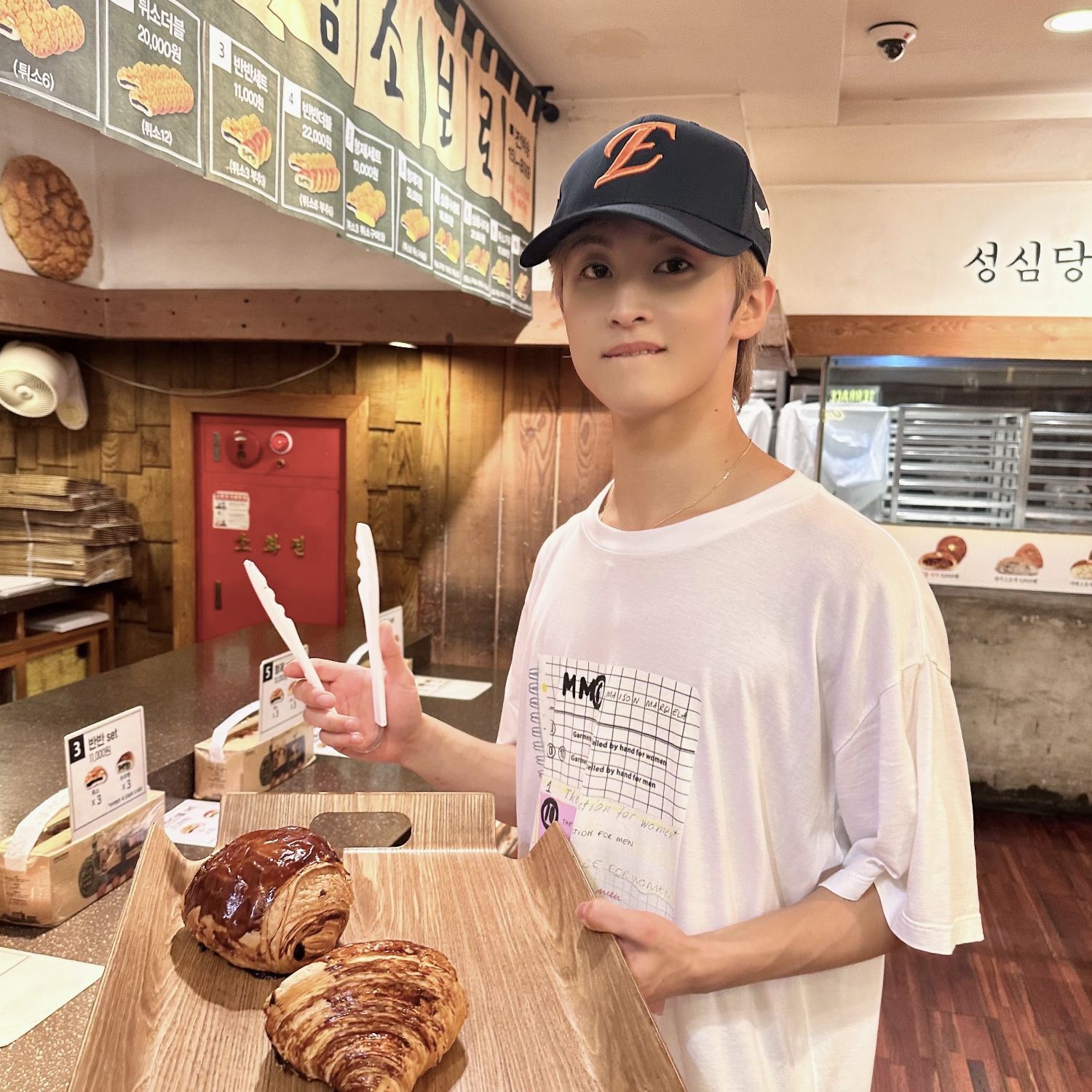 Behind-the-scenes cut of Mark (NCT 127, NCT DREAM)