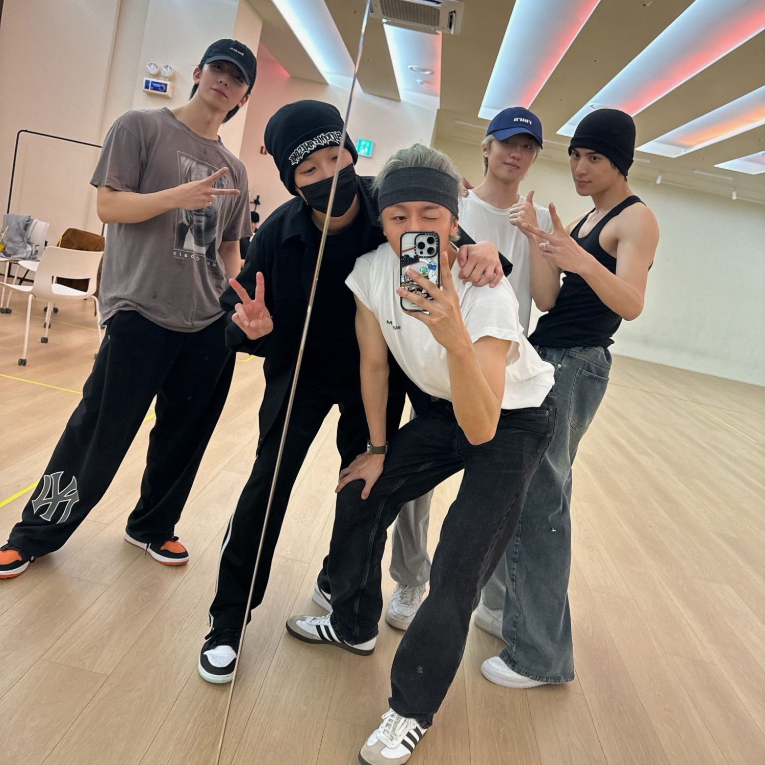 Potret di balik layar SF9