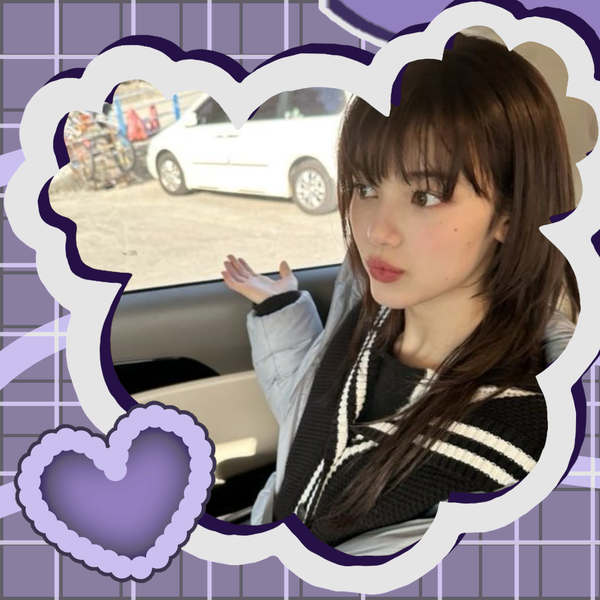 Signature photo of DANIELLE (NewJeans) capturing their charm