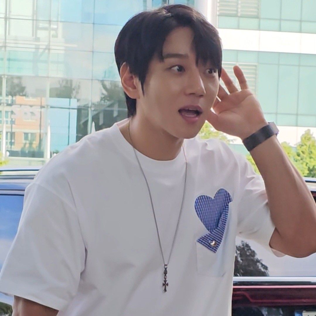 Behind-the-scenes cut of Hwang Chiyeol