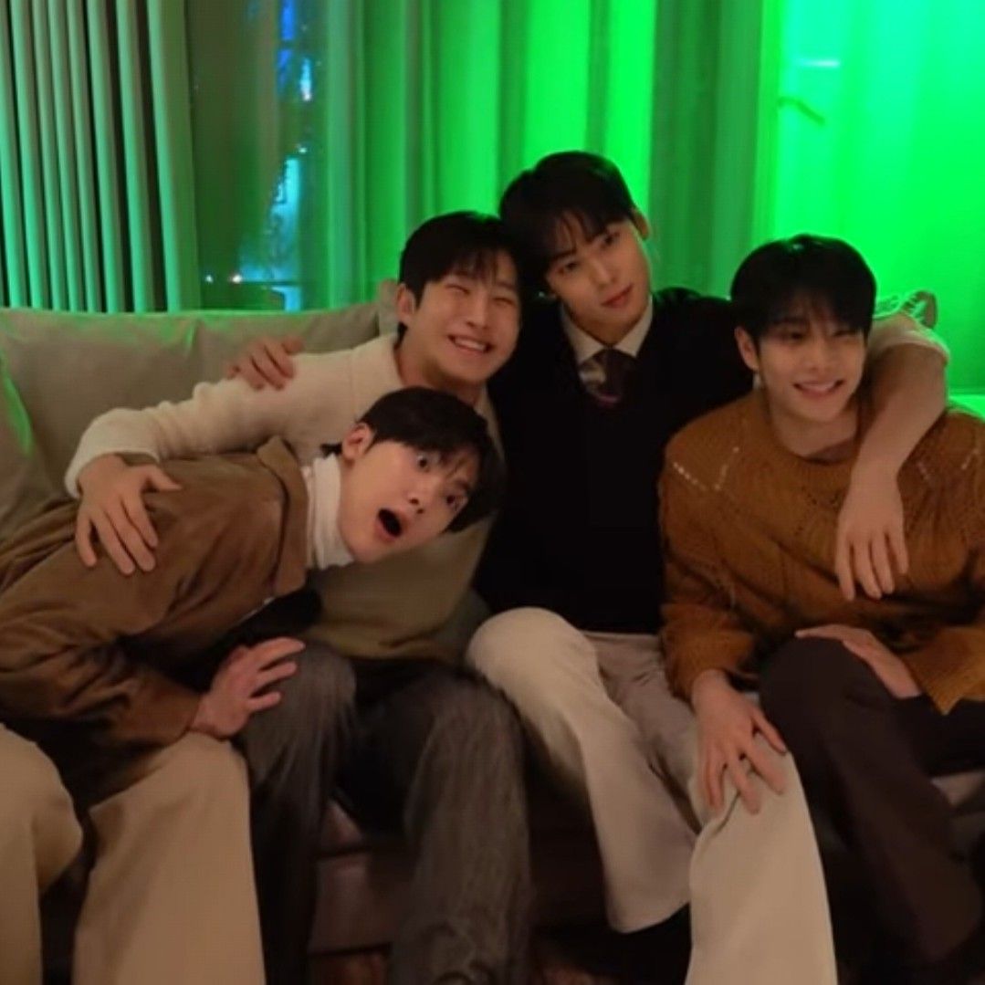 아스트로의 최신 사진