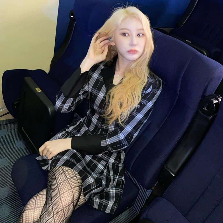 A moment captured by Lee Chaeyeon's fan