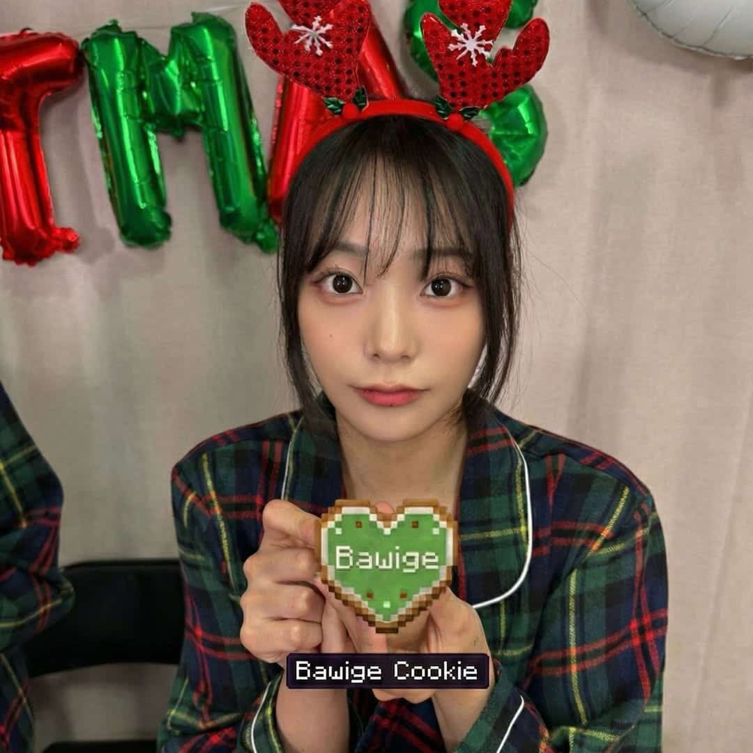 Behind-the-scenes cut of Siyeon (QWER)