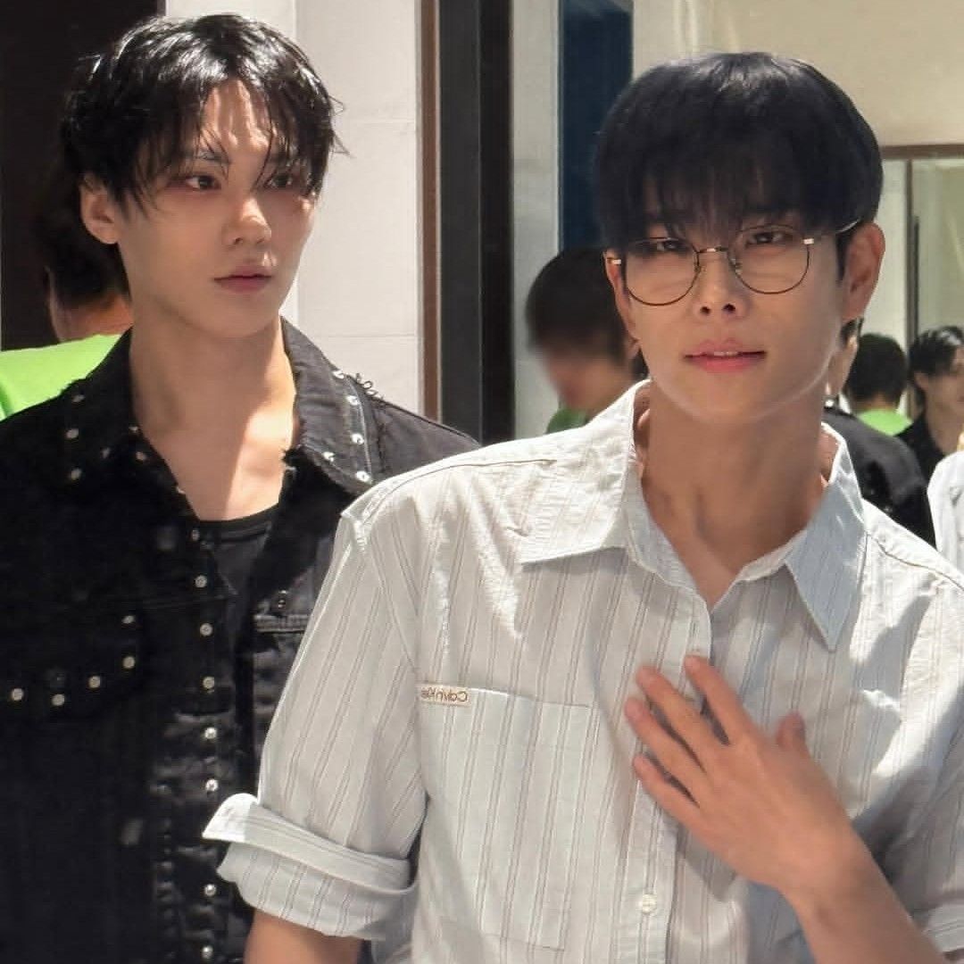 A moment captured by MJ (ASTRO)'s fan
