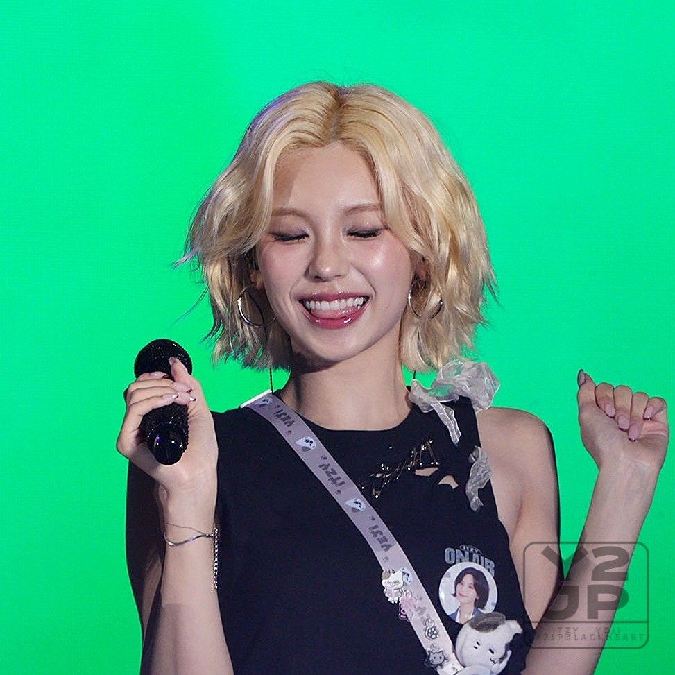 A moment captured by Yeji (ITZY)'s fan