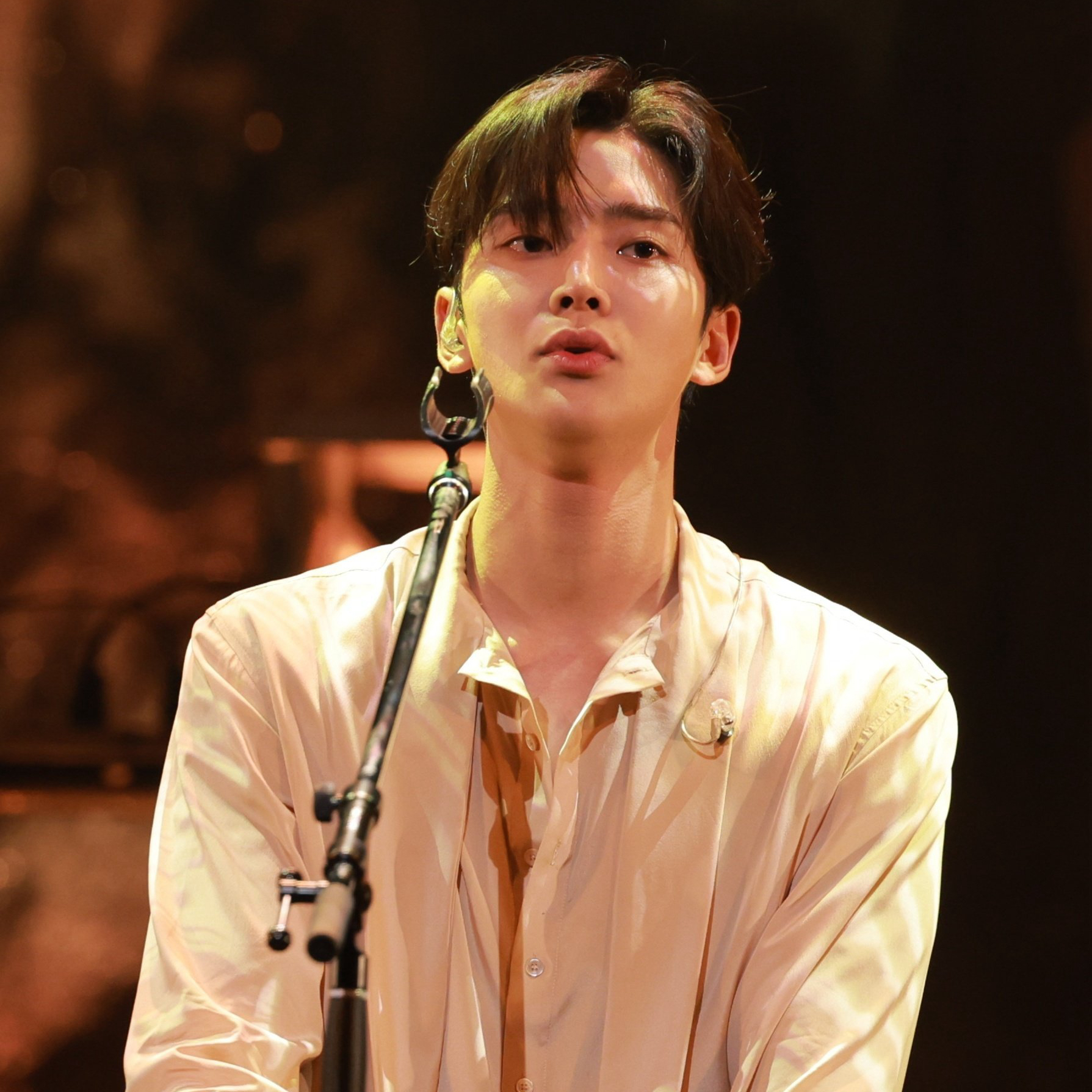 A moment captured by Rowoon's fan