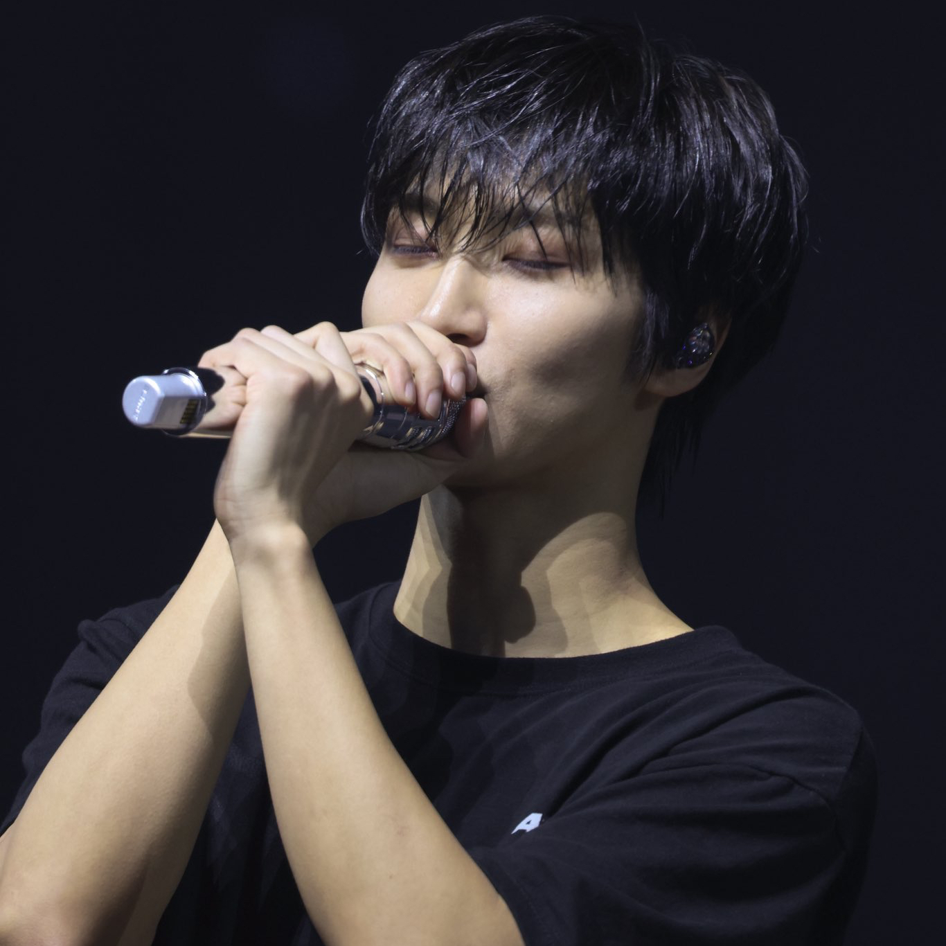 Behind-the-scenes cut of Seonghwa (ATEEZ)