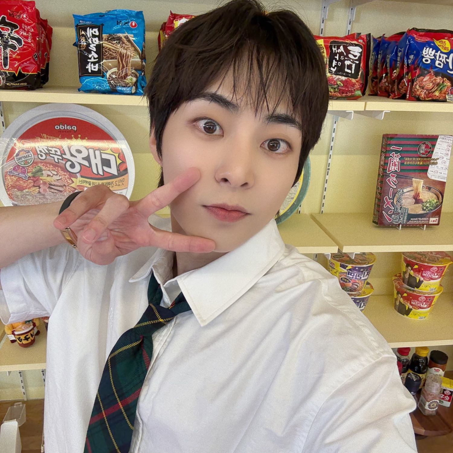 Behind-the-scenes cut of Xiumin (EXO)