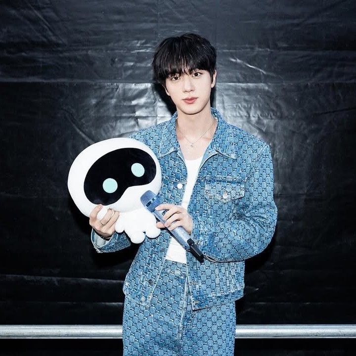 A moment captured by Jin (BTS)'s fan