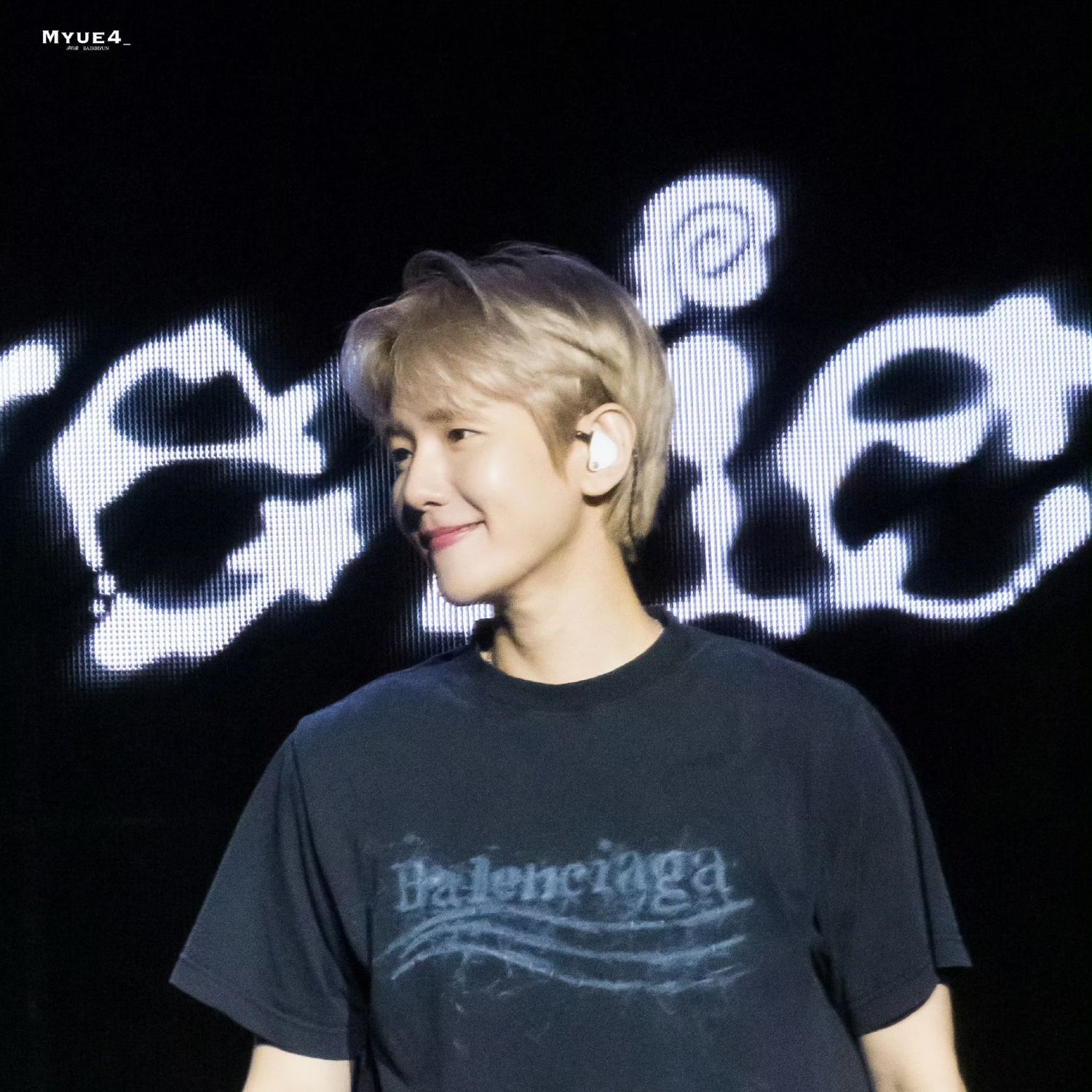 백현 (EXO)의 비하인드 컷