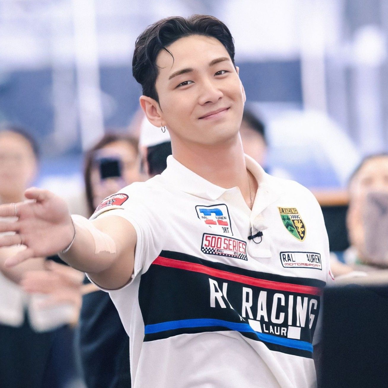 Behind-the-scenes cut of Baekho
