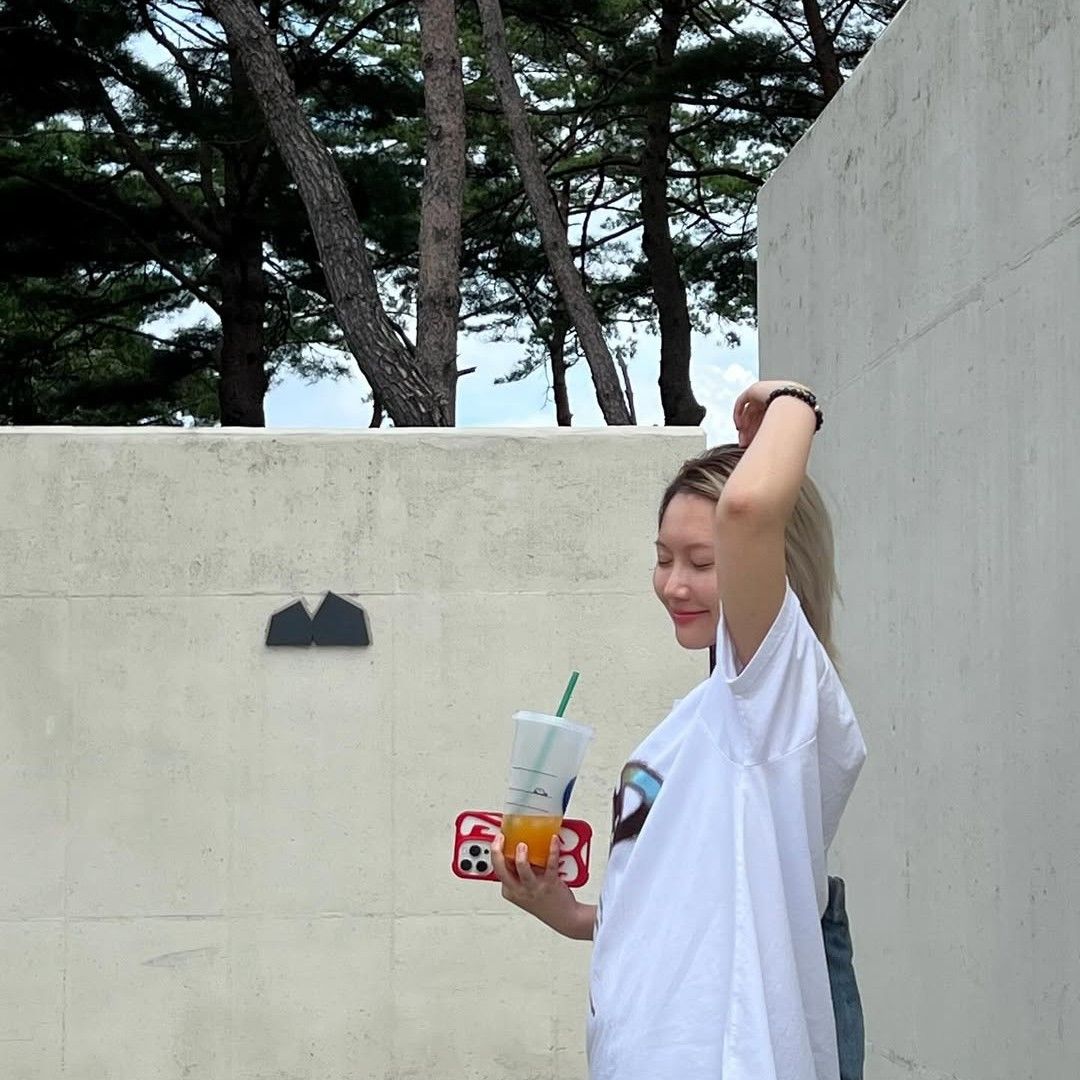 A moment captured by DREAMCATCHER's fan