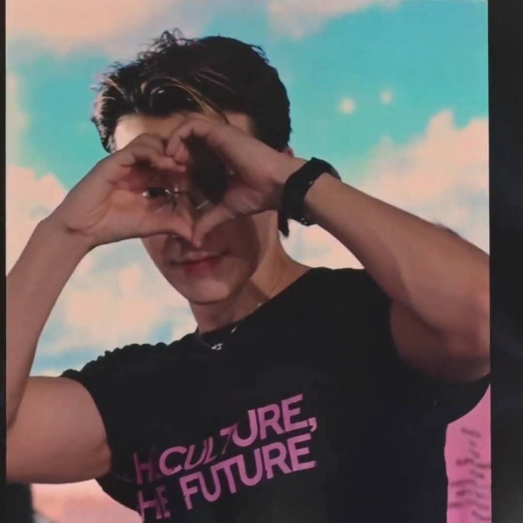 Momen yang diabadikan oleh penggemar Donghae (Super Junior)