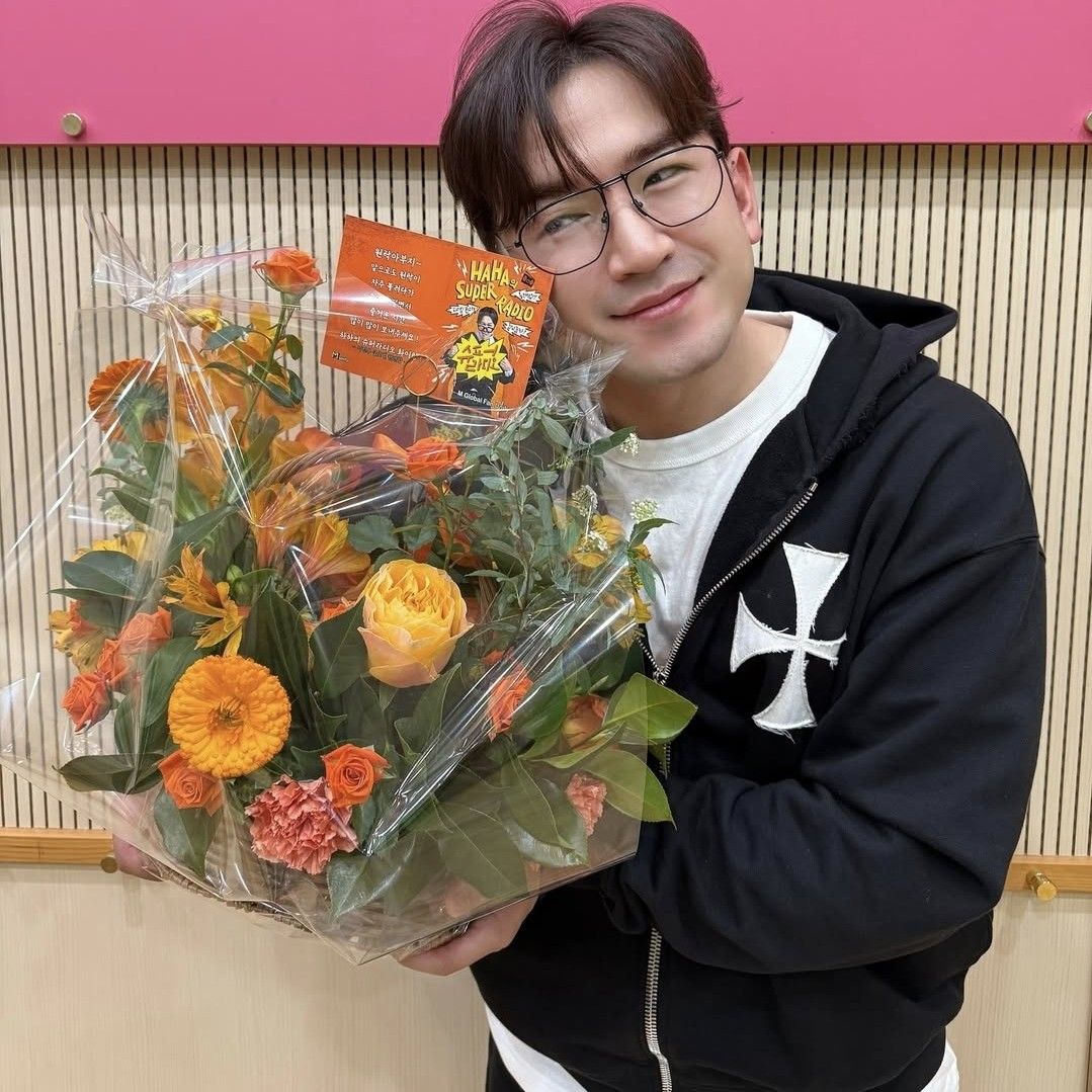 Latest photo of Lee Minwoo (SHINHWA)