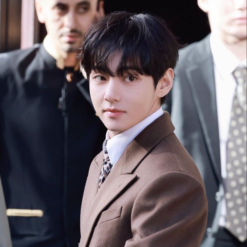 뷔 (방탄소년단)의 비하인드 컷