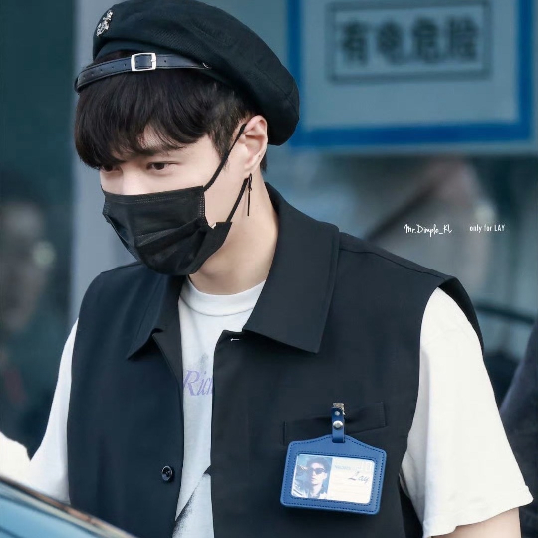 Behind-the-scenes cut of Lay (EXO)