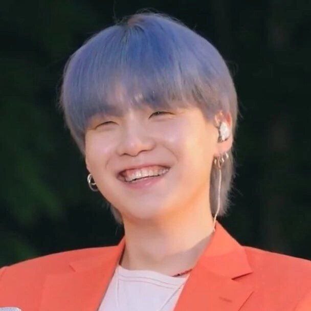 SUGA (防弹少年团)的最新活动照片