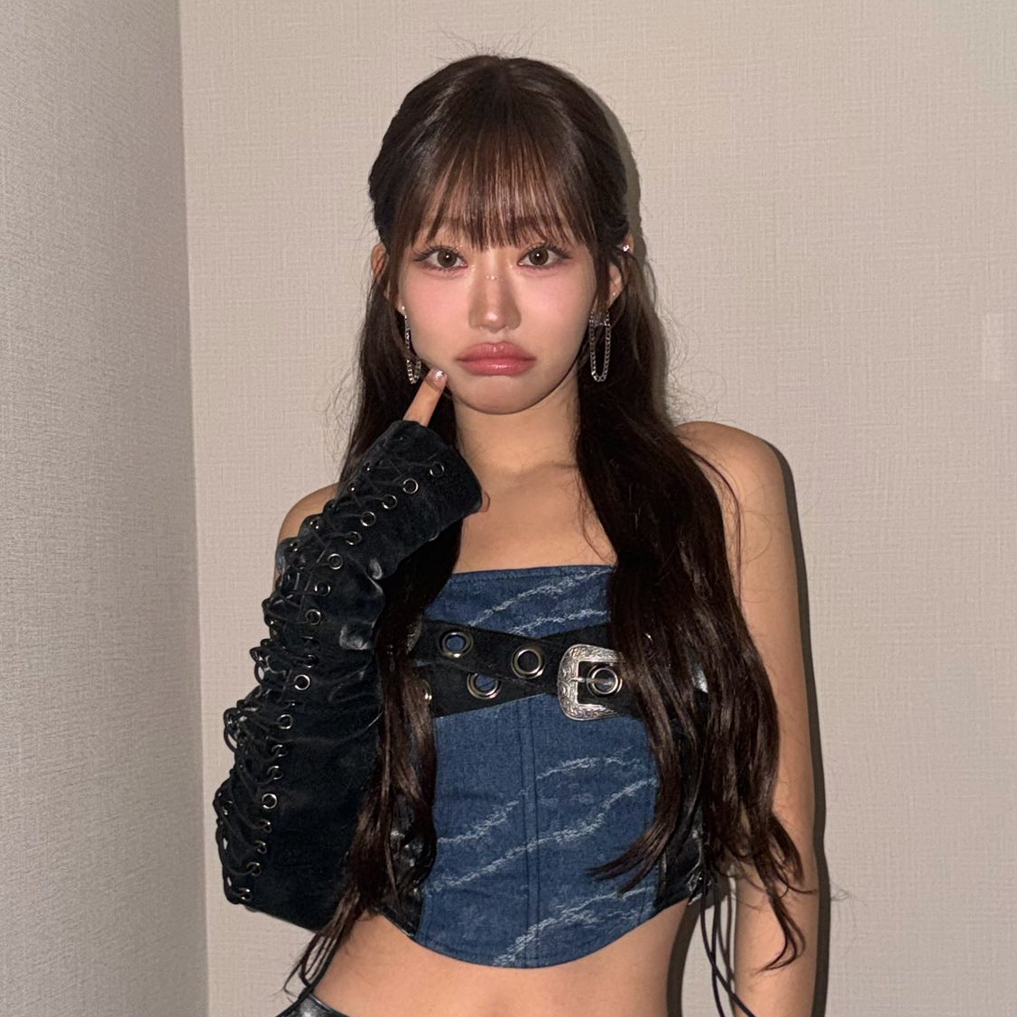 Recent activity shot of Julie (KISS OF LIFE)