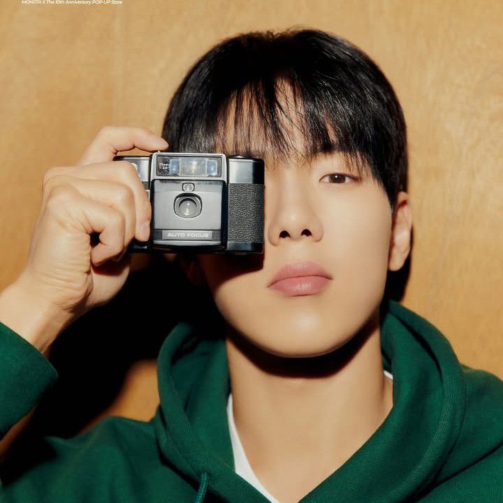 Behind-the-scenes cut of MONSTA X