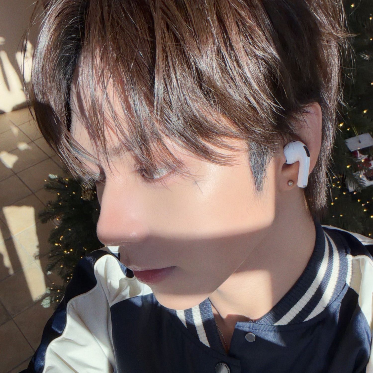 A moment captured by JL (AHOF)'s fan