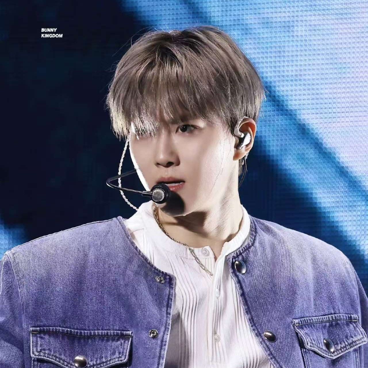 Suho (EXO)粉丝拍下的瞬间