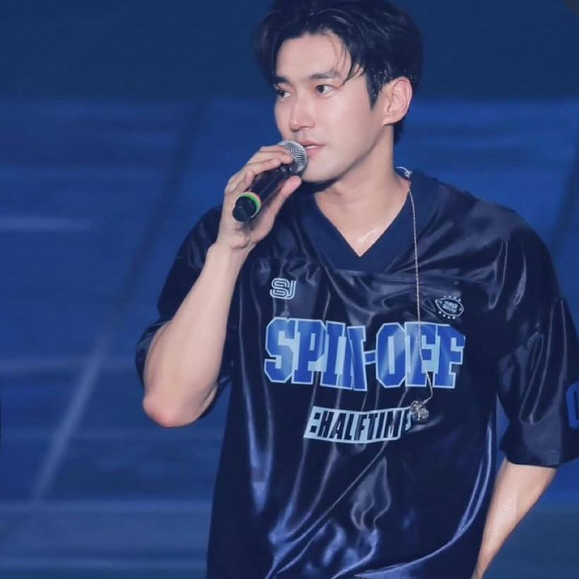 Behind-the-scenes cut of Siwon (Super Junior)