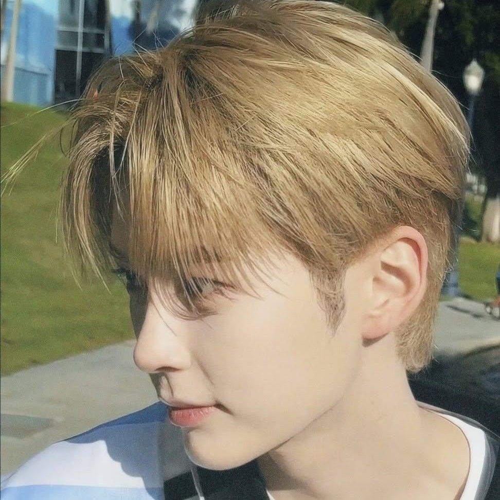 成韩彬 (ZEROBASEONE)的幕后花絮