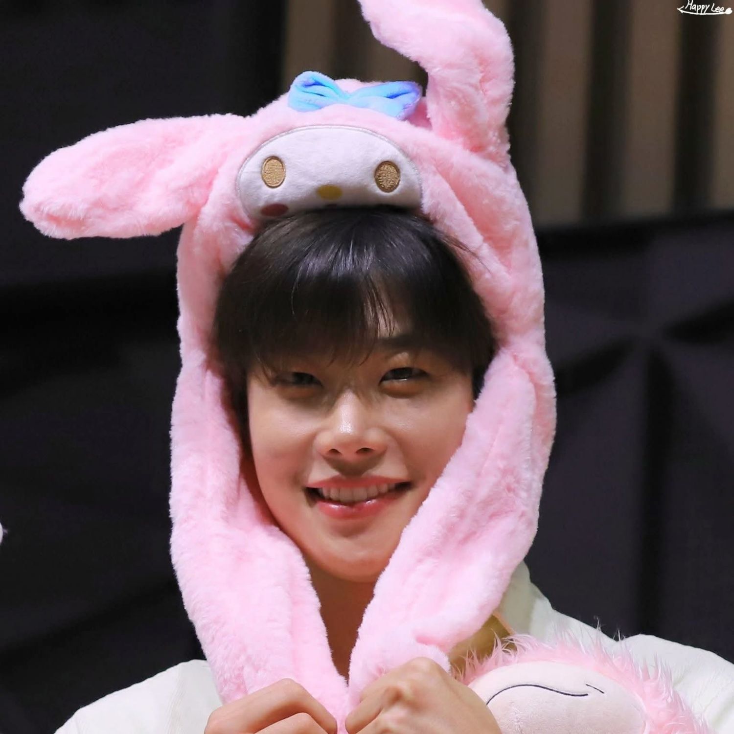 A moment captured by MJ (ASTRO)'s fan