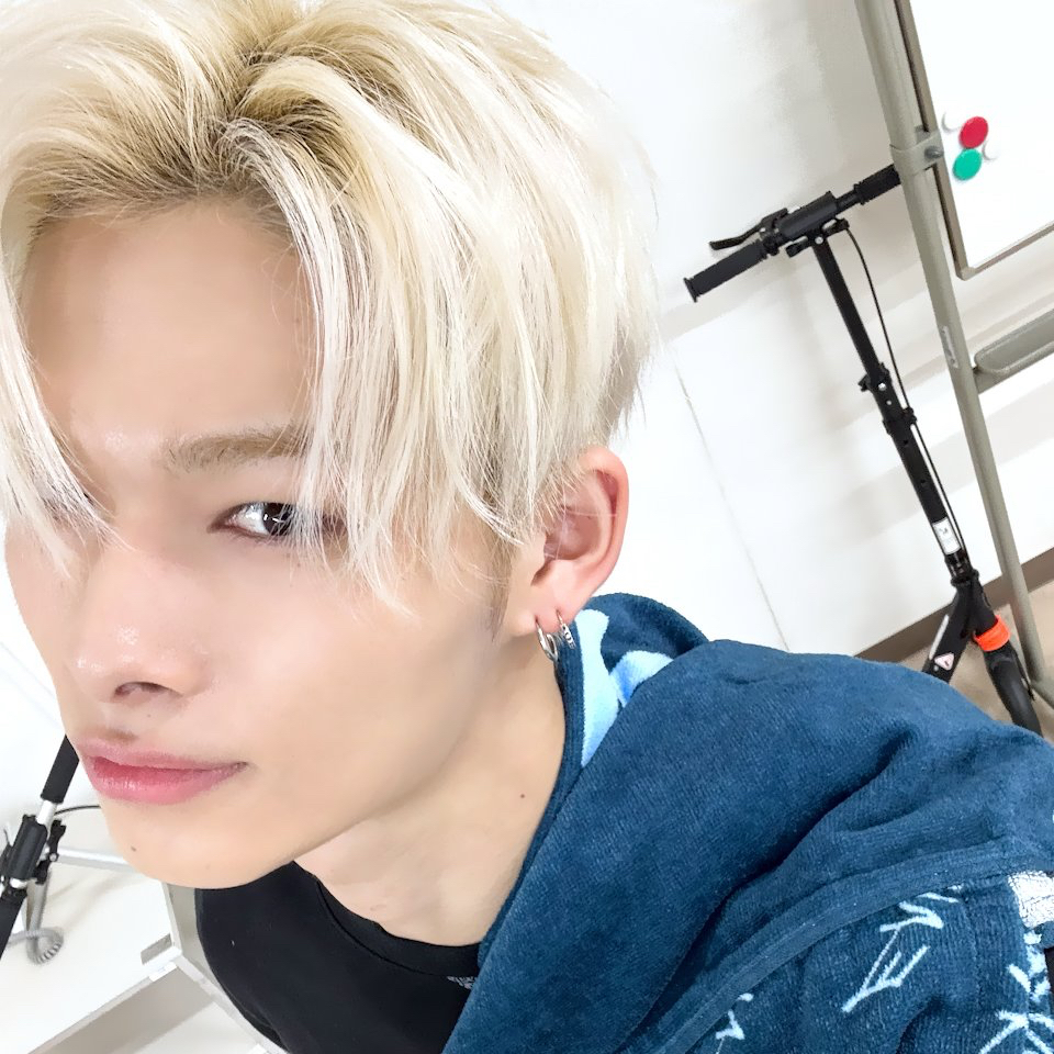 Behind-the-scenes cut of NI-KI (ENHYPEN)