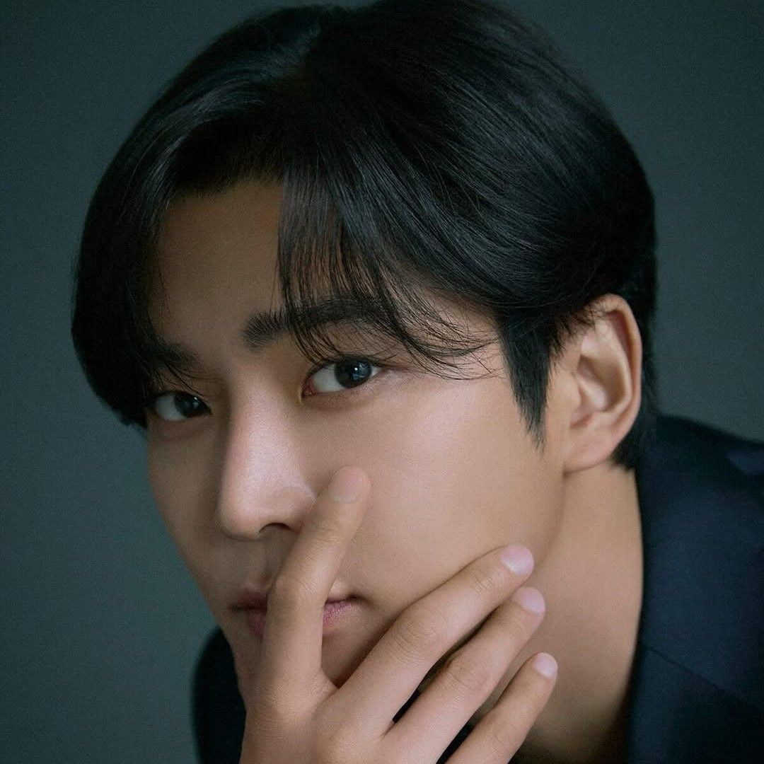 로운의 비하인드 컷