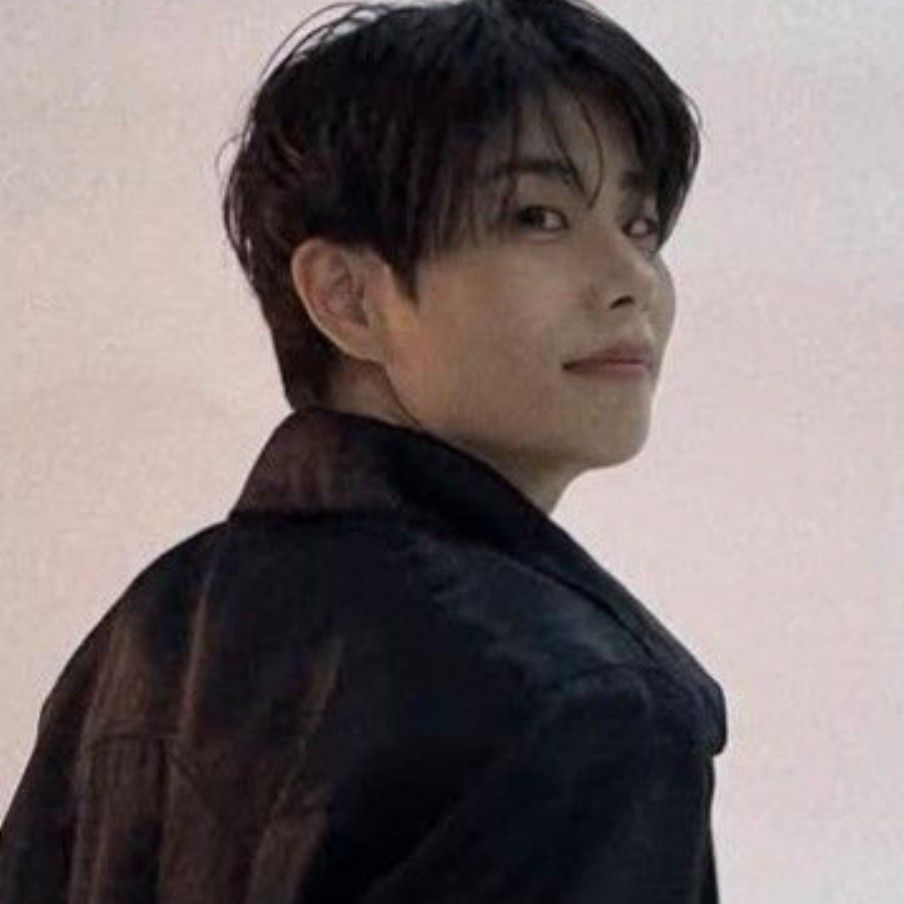 Behind-the-scenes cut of MJ (ASTRO)