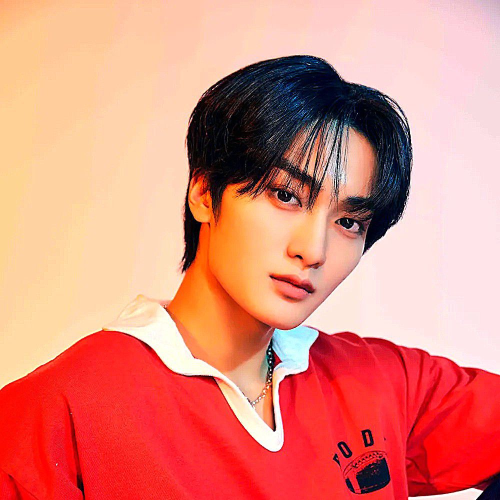 Latest photo of Taeyoung (CRAVITY)