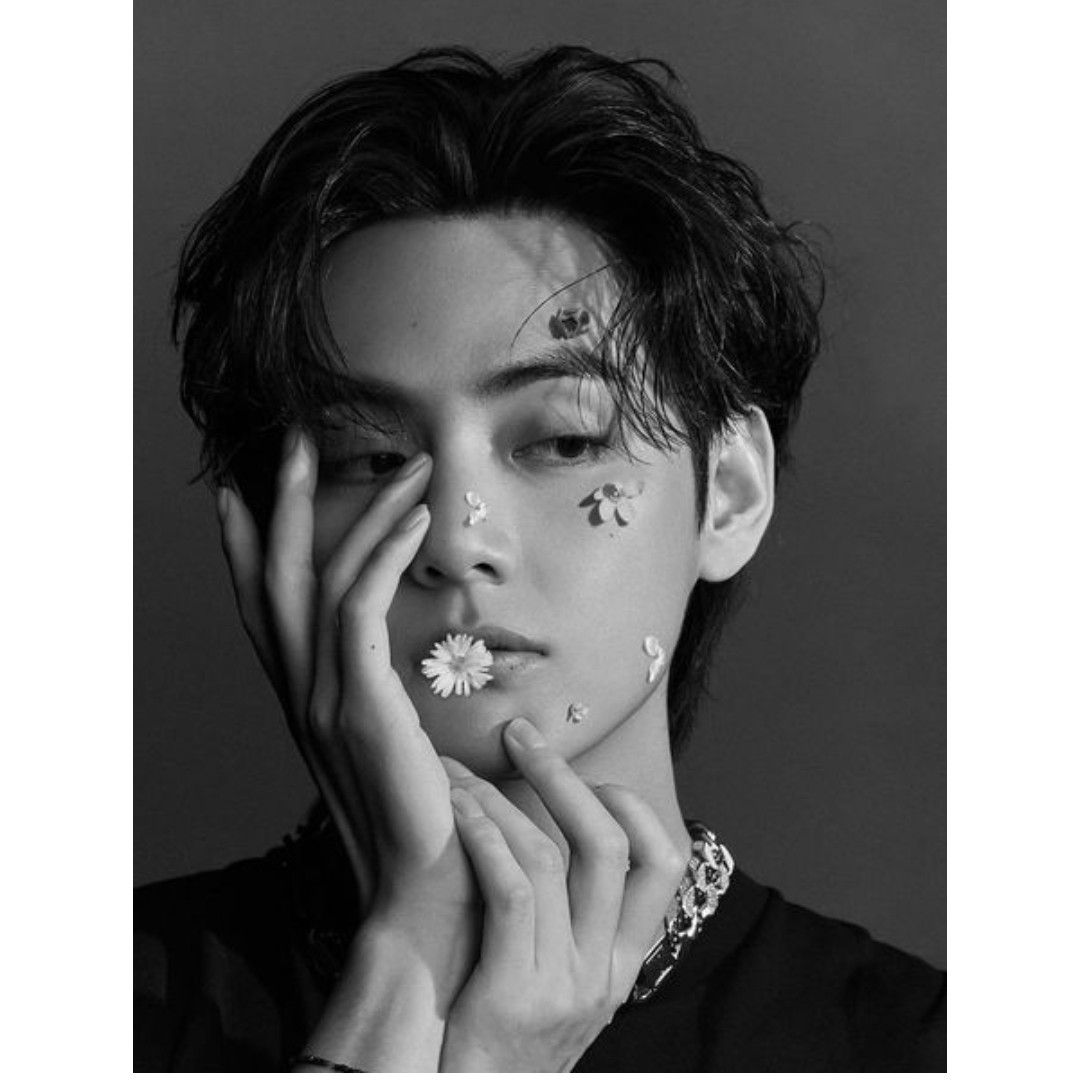 Latest photo of V (BTS)