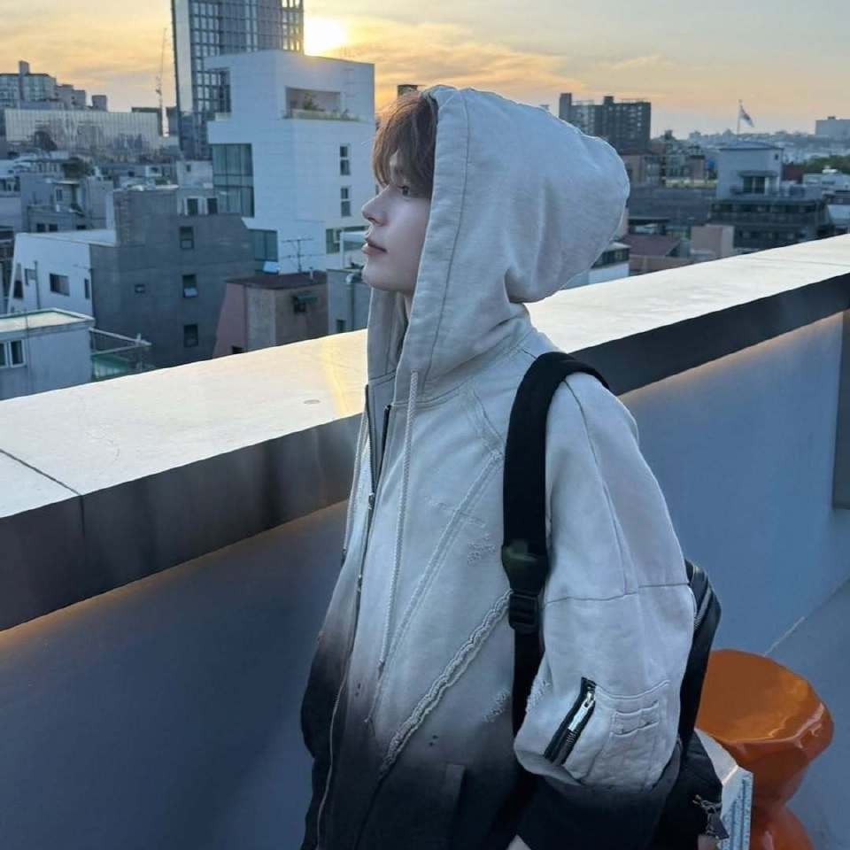 Latest photo of Sung Hanbin (ZEROBASEONE)
