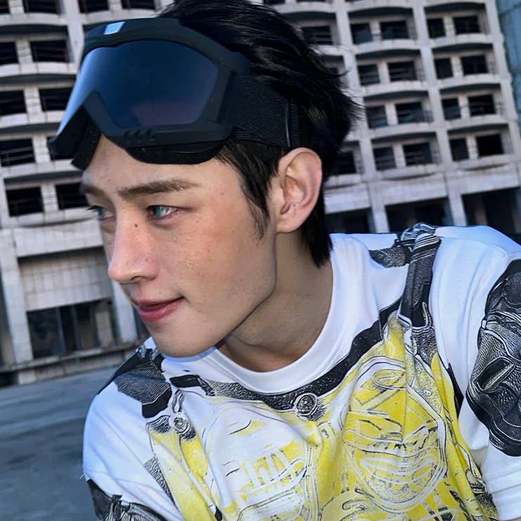 Behind-the-scenes cut of Sunghoon (ENHYPEN)