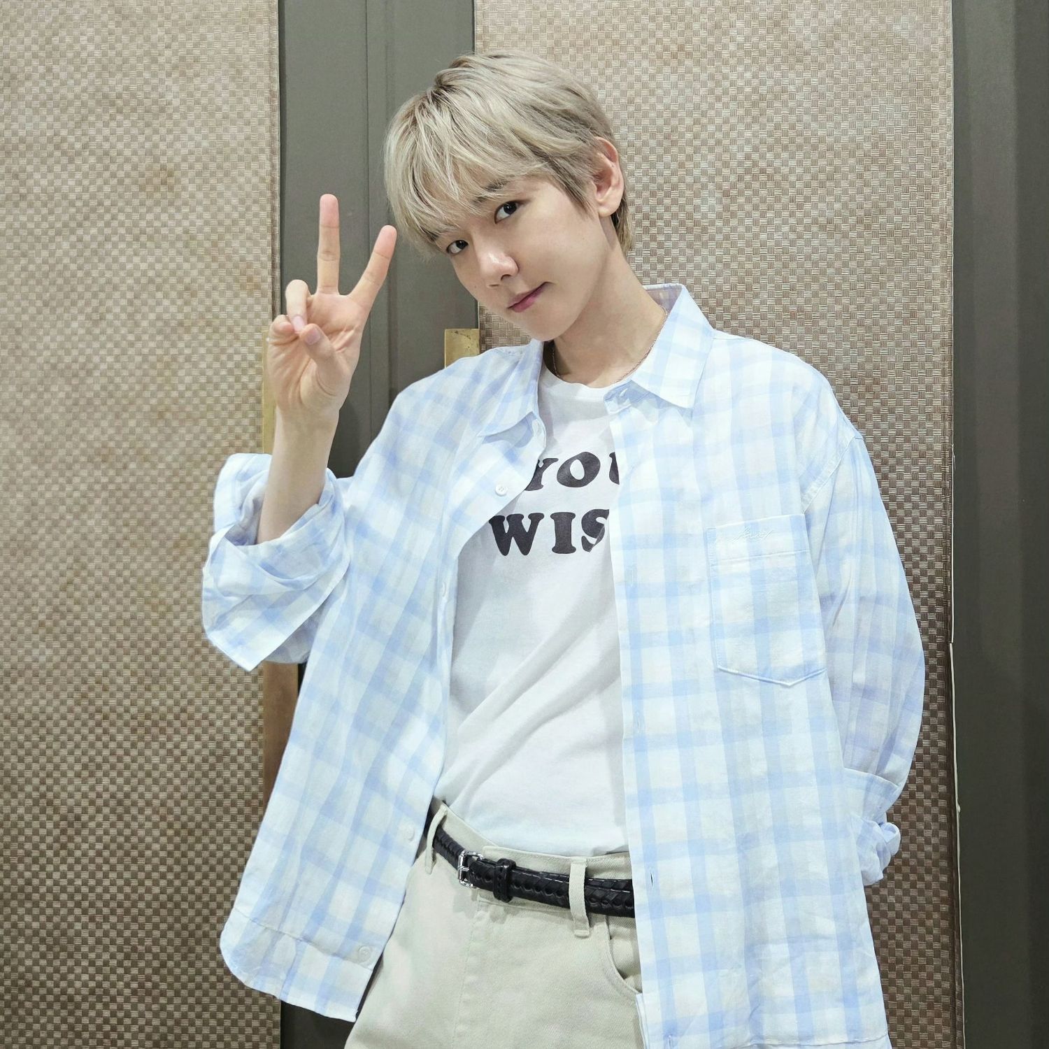 Behind-the-scenes cut of Baekhyun (EXO)