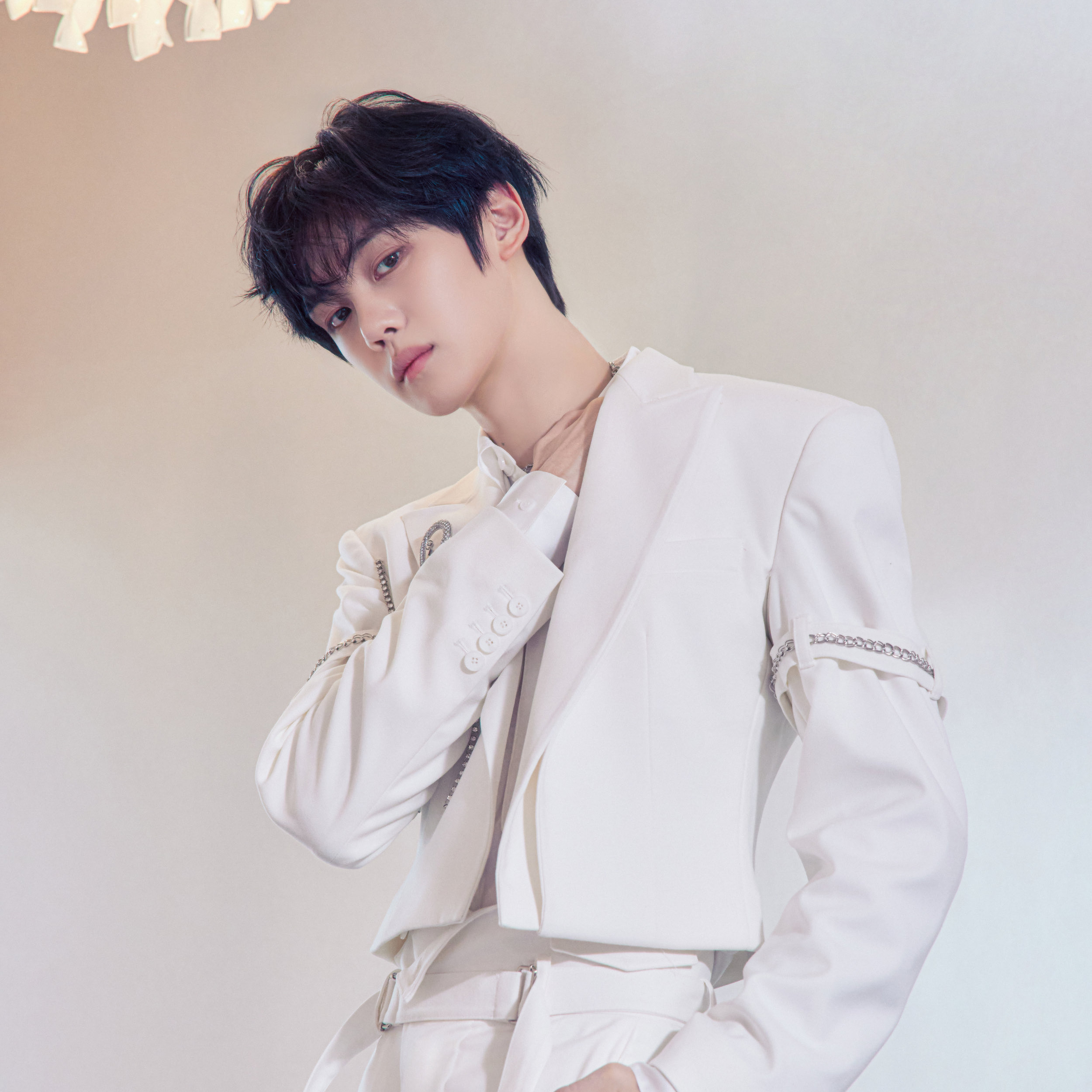 Latest photo of Kim Gyuvin (ZEROBASEONE)