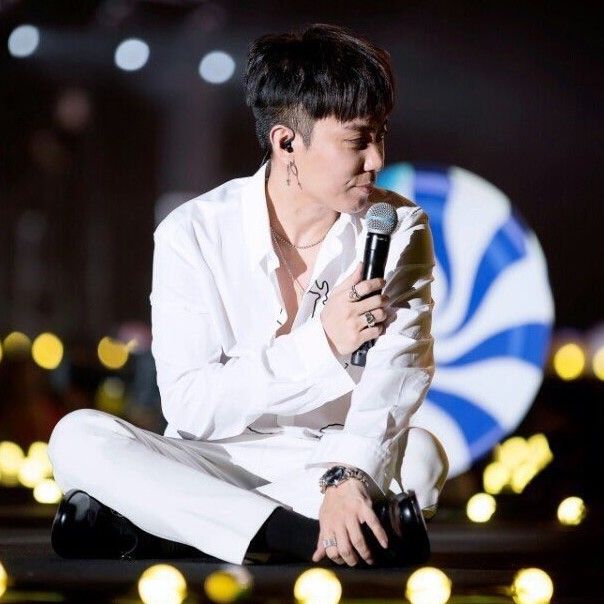 A moment captured by Eun Jiwon (SECHSKIES)'s fan