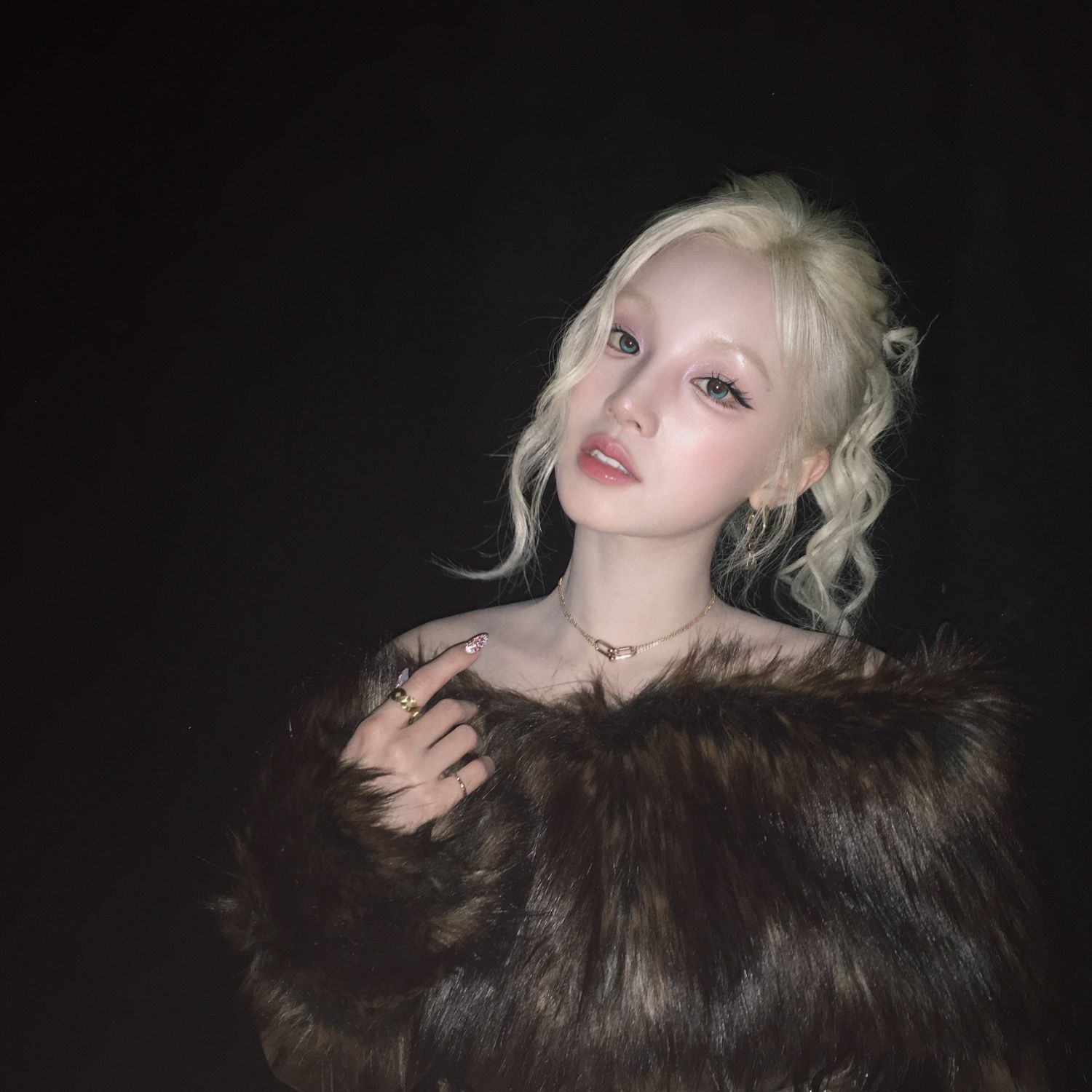 Latest photo of Yuqi (i-dle)