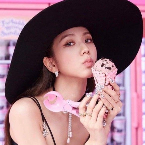 Behind-the-scenes cut of Jisoo (BLACKPINK)