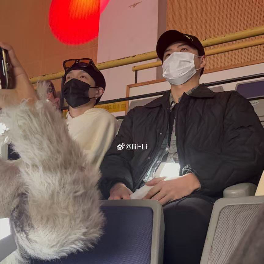 Recent activity shot of Lay (EXO)