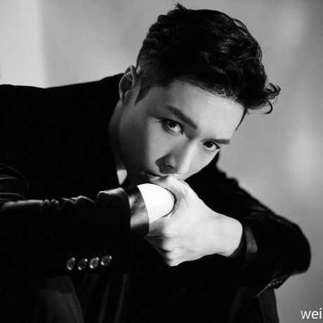 Behind-the-scenes cut of Lay (EXO)