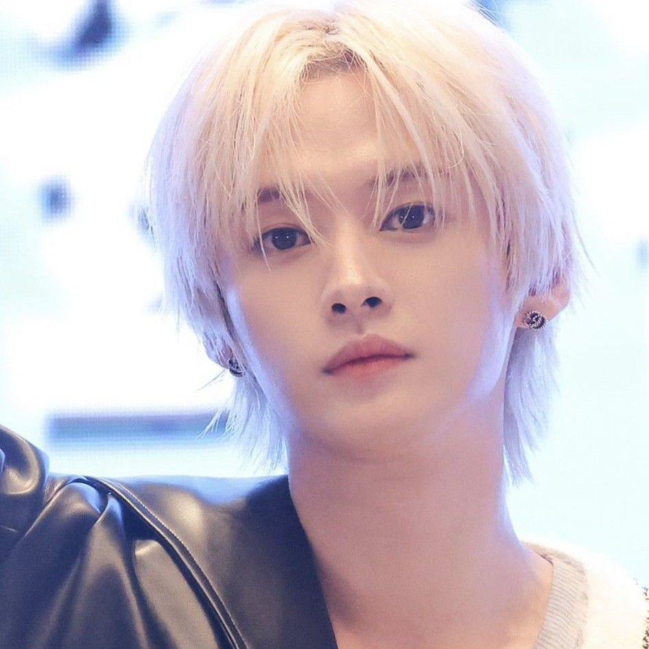 Behind-the-scenes cut of Lee Know (Stray Kids)