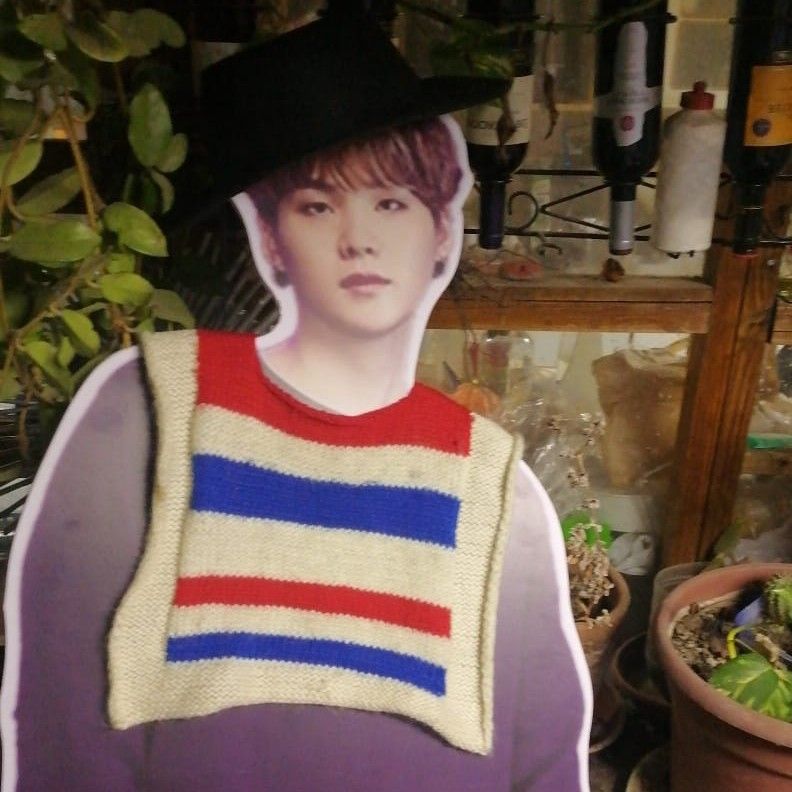 Foto aktivitas terbaru SUGA (BTS)