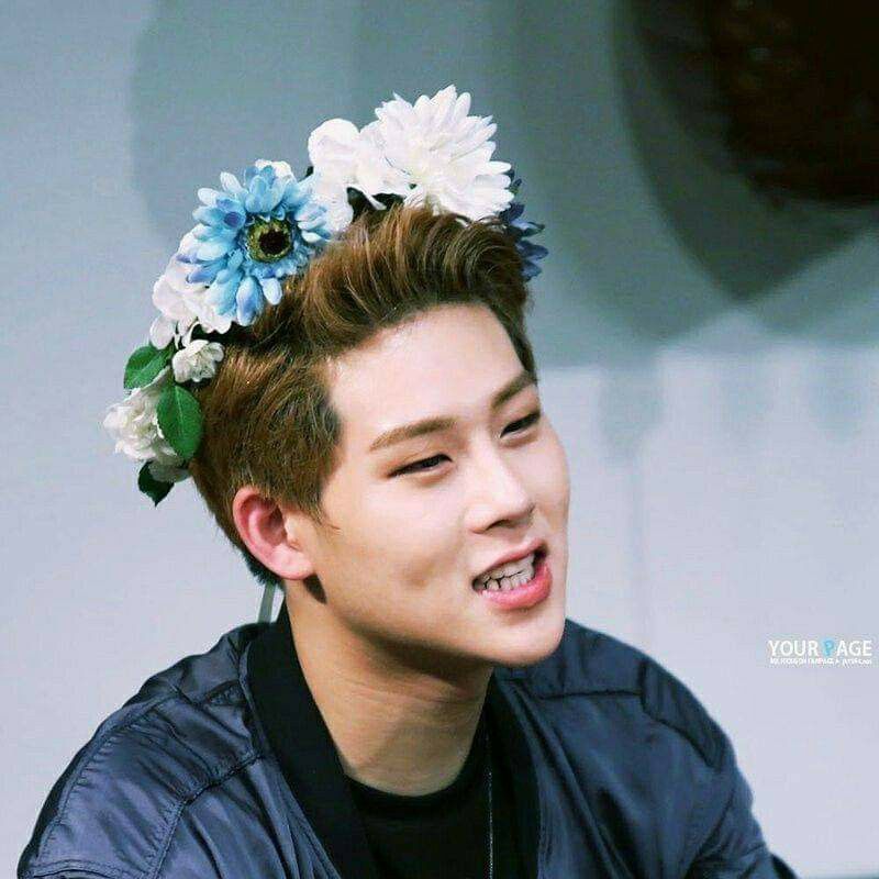 A moment captured by MONSTA X's fan