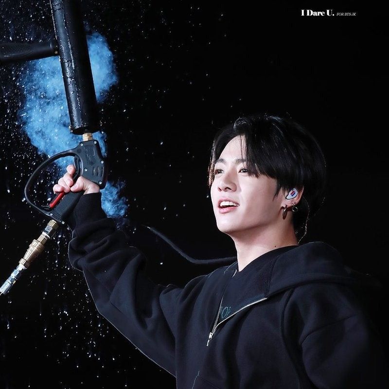 Foto aktivitas terbaru Jungkook (BTS)